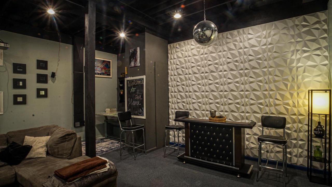 160Inch Home Movie Theater- Great For Movie Night! オマハ エクステリア 写真