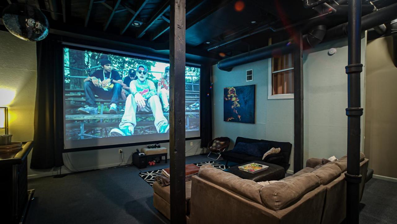 160Inch Home Movie Theater- Great For Movie Night! オマハ エクステリア 写真