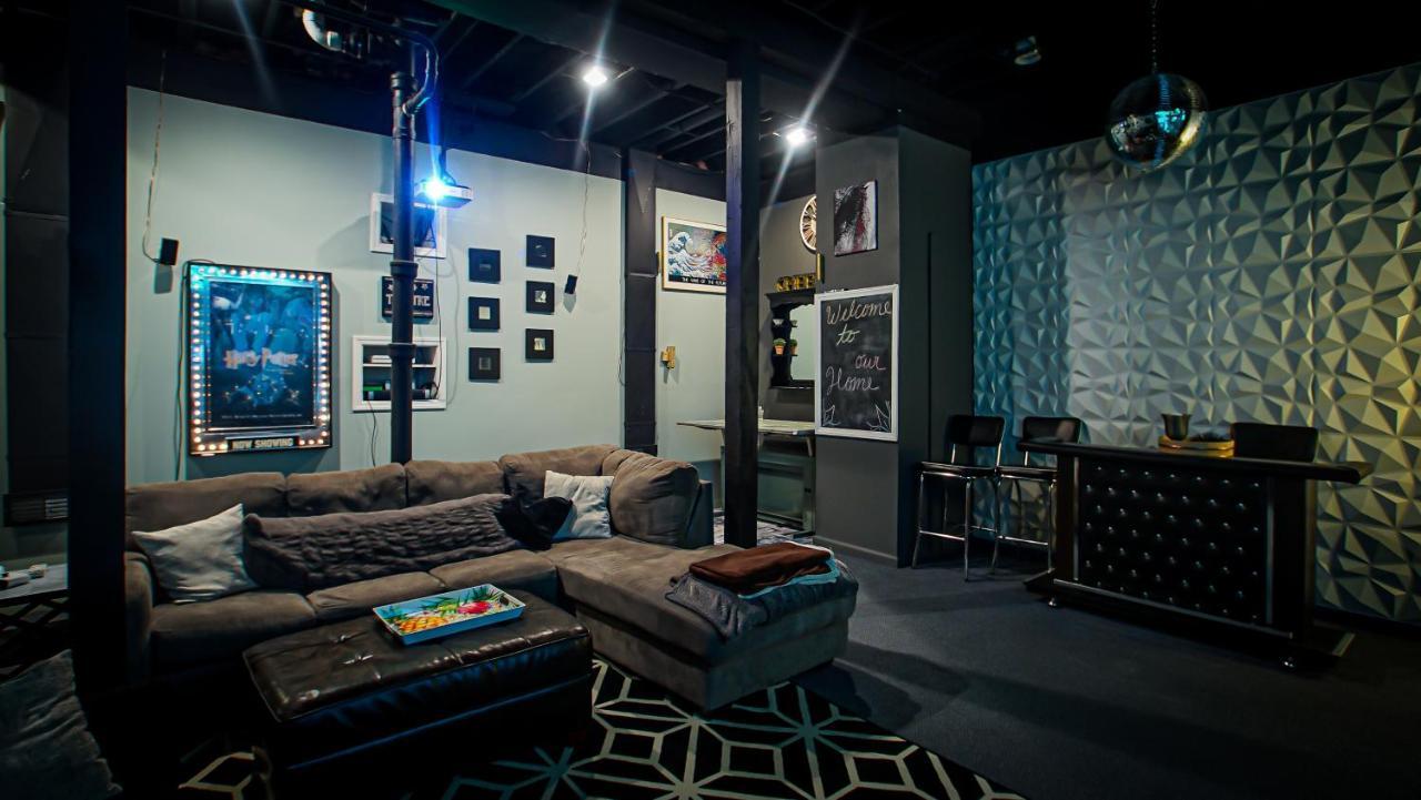 160Inch Home Movie Theater- Great For Movie Night! オマハ エクステリア 写真