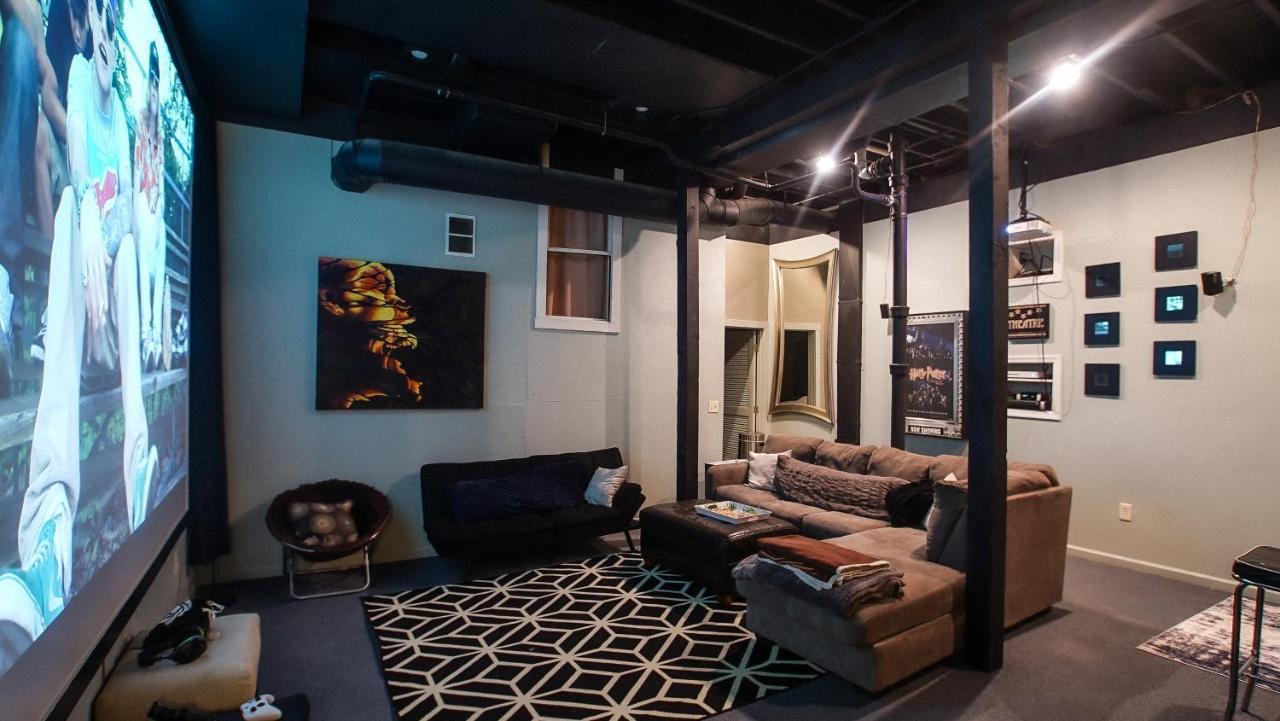 160Inch Home Movie Theater- Great For Movie Night! オマハ エクステリア 写真