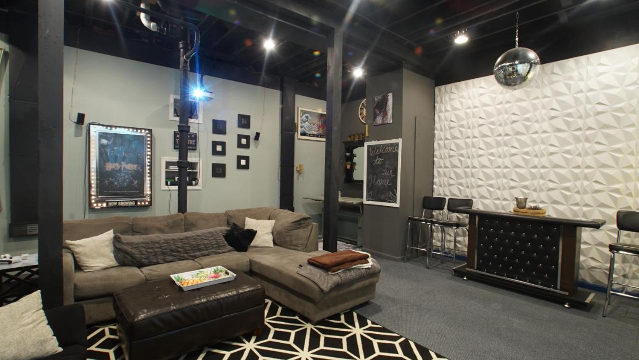 160Inch Home Movie Theater- Great For Movie Night! オマハ エクステリア 写真