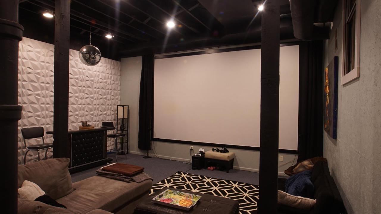 160Inch Home Movie Theater- Great For Movie Night! オマハ エクステリア 写真