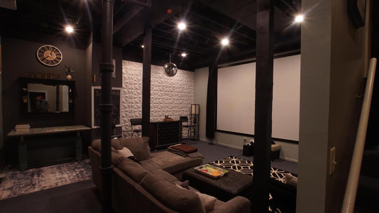 160Inch Home Movie Theater- Great For Movie Night! オマハ エクステリア 写真